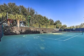 Vibrant Condo w/ Pool Access: 11 Mi to Disney