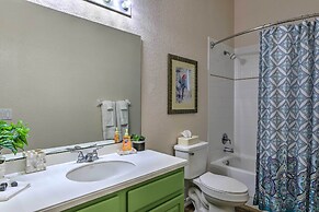 Vibrant Condo w/ Pool Access: 11 Mi to Disney