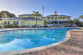 Vibrant Condo w/ Pool Access: 11 Mi to Disney