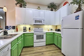 Vibrant Condo w/ Pool Access: 11 Mi to Disney