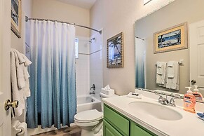 Vibrant Condo w/ Pool Access: 11 Mi to Disney