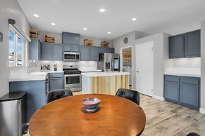 Near Downtown: Palm Springs Home w/ Mountain Views