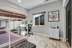 Near Downtown: Palm Springs Home w/ Mountain Views