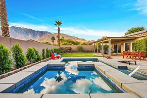 Near Downtown: Palm Springs Home w/ Mountain Views