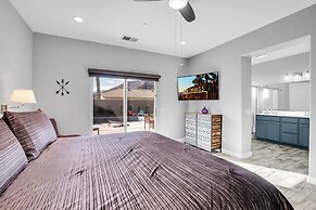 Near Downtown: Palm Springs Home w/ Mountain Views