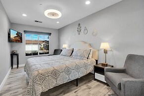 Near Downtown: Palm Springs Home w/ Mountain Views