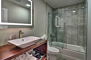 Modern Anchorage Townhome - By Delaney Park Strip!