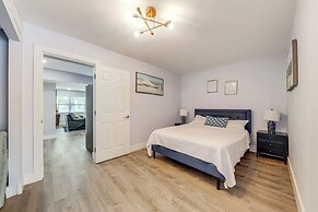 1 Mi to Beach: Sunny Lantana Cottage w/ Pool!