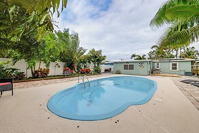1 Mi to Beach: Sunny Lantana Cottage w/ Pool!