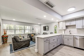 1 Mi to Beach: Sunny Lantana Cottage w/ Pool!