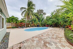 1 Mi to Beach: Sunny Lantana Cottage w/ Pool!