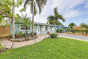 1 Mi to Beach: Sunny Lantana Cottage w/ Pool!