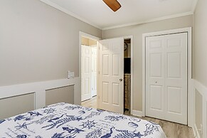 Pool, Tennis & Gym: Resort Condo in Hilton Head!