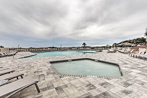 Pool, Tennis & Gym: Resort Condo in Hilton Head!