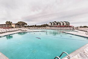 Pool, Tennis & Gym: Resort Condo in Hilton Head!