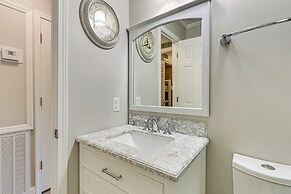 Pool, Tennis & Gym: Resort Condo in Hilton Head!