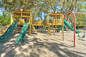 Pool, Tennis & Gym: Resort Condo in Hilton Head!