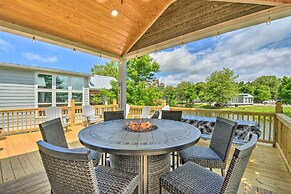 Lakeside Tiny Home Retreat w/ Pool & Hot Tub