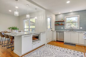 Private Waterfront Lake Oconee Escape w/ Dock!