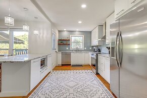 Private Waterfront Lake Oconee Escape w/ Dock!