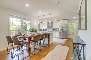 Private Waterfront Lake Oconee Escape w/ Dock!