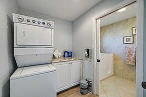 Pool & Spa: Luxe Home in Naples!