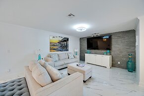 Pool & Spa: Luxe Home in Naples!