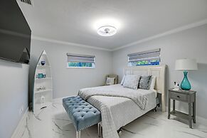 Pool & Spa: Luxe Home in Naples!