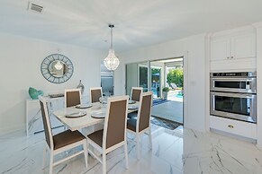 Pool & Spa: Luxe Home in Naples!