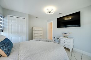 Pool & Spa: Luxe Home in Naples!