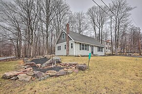 ~ 1 Mi to Lake Carobeth: Cozy & Modern Retreat!