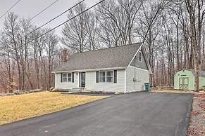 ~ 1 Mi to Lake Carobeth: Cozy & Modern Retreat!