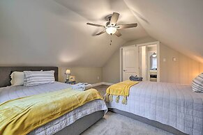 ~ 1 Mi to Lake Carobeth: Cozy & Modern Retreat!