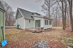 ~ 1 Mi to Lake Carobeth: Cozy & Modern Retreat!