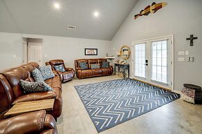 Modern Retreat w/ Gas Grill - Walk to Lake Texoma!