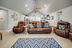 Modern Retreat w/ Gas Grill - Walk to Lake Texoma!