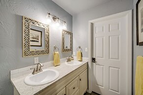 Modern Retreat w/ Gas Grill - Walk to Lake Texoma!