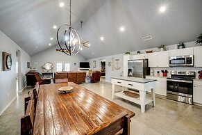Modern Retreat w/ Gas Grill - Walk to Lake Texoma!