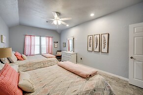 Modern Retreat w/ Gas Grill - Walk to Lake Texoma!