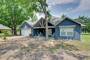 Modern Retreat w/ Gas Grill - Walk to Lake Texoma!