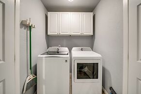 Modern Retreat w/ Gas Grill - Walk to Lake Texoma!