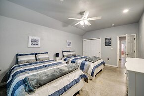 Modern Retreat w/ Gas Grill - Walk to Lake Texoma!