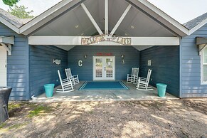 Modern Retreat w/ Gas Grill - Walk to Lake Texoma!