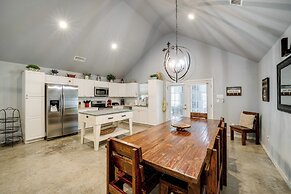 Modern Retreat w/ Gas Grill - Walk to Lake Texoma!