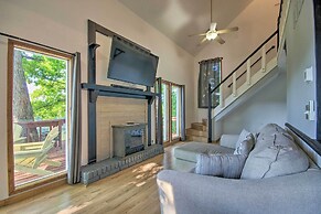 Stylish Eldon Home w/ Grill: 1 Mile to Lake!