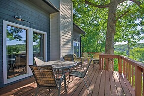Stylish Eldon Home w/ Grill: 1 Mile to Lake!