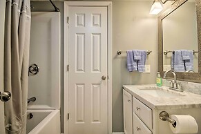 Stylish Eldon Home w/ Grill: 1 Mile to Lake!