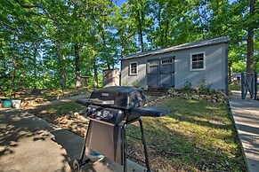 Stylish Eldon Home w/ Grill: 1 Mile to Lake!