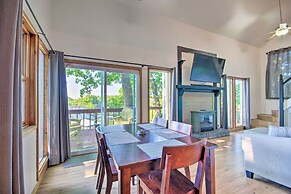 Stylish Eldon Home w/ Grill: 1 Mile to Lake!