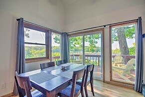 Stylish Eldon Home w/ Grill: 1 Mile to Lake!